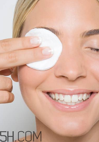 卸妝膏可以當(dāng)洗面奶用嗎？用自然哲理洗面奶還用先卸妝嗎？