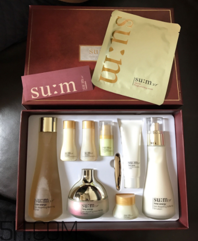 SUM37時光肌底套盒有什么？適合什么膚質(zhì)？