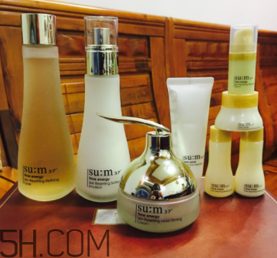 SUM37時光肌底套盒有什么？適合什么膚質(zhì)？