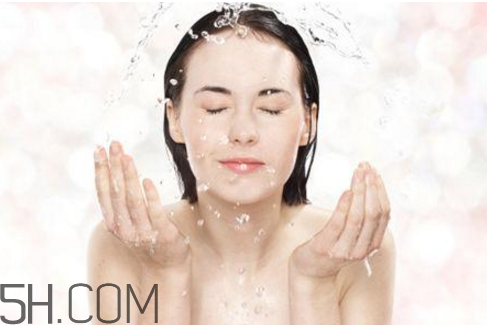 素顏霜v7真的不用卸妝嗎？卸妝時水溫要注意什么？