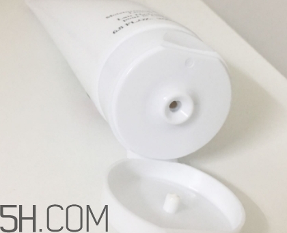 雅頓和資生堂哪個(gè)好用？伊麗莎白雅頓和資生堂對(duì)比