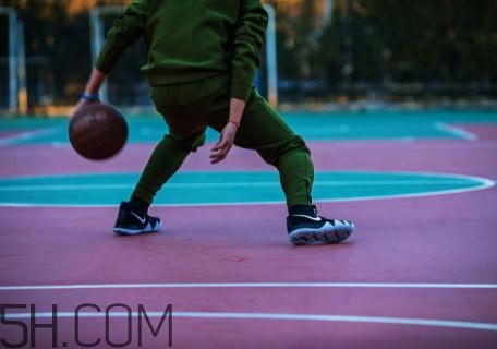 nike kyrie 4實(shí)戰(zhàn)效果怎么樣？耐克歐文4代測評(píng)