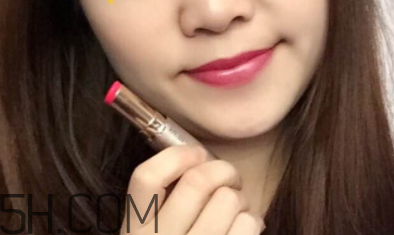 sum37悅色口紅沾杯嗎？持妝效果怎么樣？
