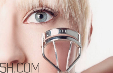 不卸妝睡覺的危害有哪些？好用的卸妝濕巾推薦