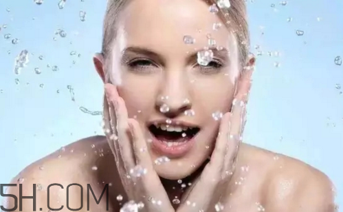 素顏霜v7真的不用卸妝嗎？卸妝時水溫要注意什么？