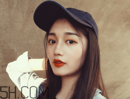 中午睡覺要卸妝嗎？怎么避免帶妝睡覺的危害？