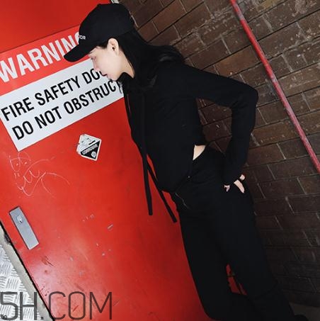 黑色衣服粘毛怎么處理？黑色衣服沾毛怎么辦？