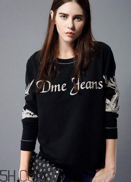 黑色衣服洗的發(fā)白怎么補救？黑色衣服發(fā)白了如何復(fù)原？