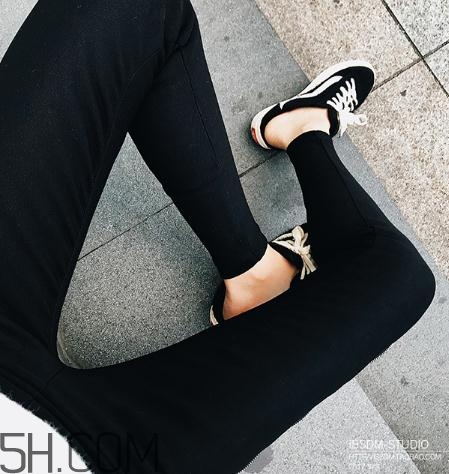 黑色褲子掉色怎么辦？黑色褲子怎么洗不掉色？