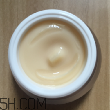 sum37魔法眼霜油不油？油皮能用嗎？