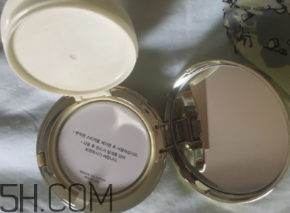 sum37空氣感氣墊霜浮粉嗎？適合油皮嗎？