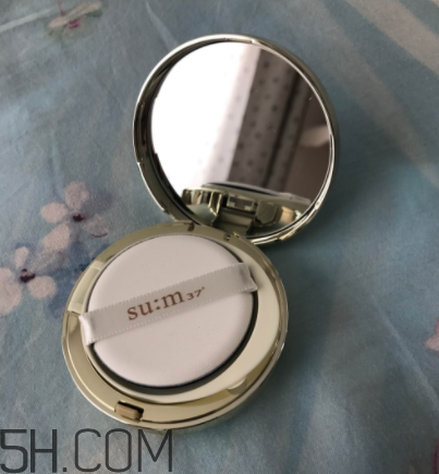 sum37空氣感氣墊霜浮粉嗎？適合油皮嗎？