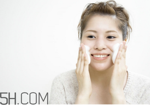 卸妝潔面洗面奶能卸妝嗎？氨基酸洗面奶可以卸妝嗎？