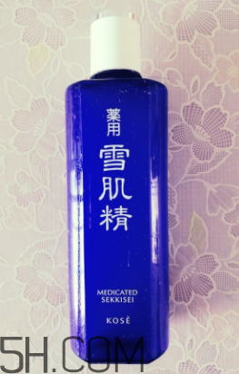 雪肌精化妝水適合干皮嗎？適合痘肌嗎？