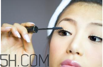 睫毛膏需要卸妝嗎？卸妝水的使用誤區(qū)