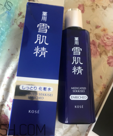 雪肌精化妝水盈潤型是清潔水嗎？能美白嗎？