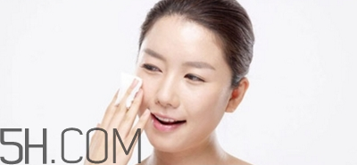 中午睡覺要卸妝嗎？怎么避免帶妝睡覺的危害？