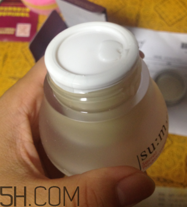 sum37魔法眼霜油不油？油皮能用嗎？