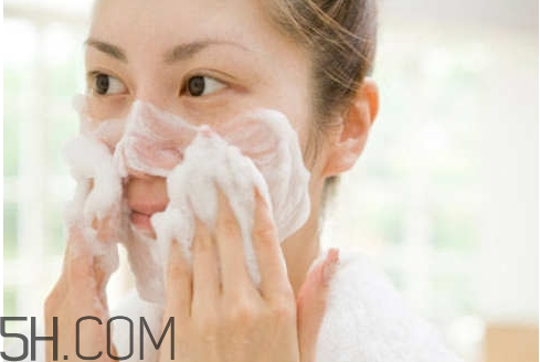 肥皂洗臉有什么好處？硫磺肥皂可以洗臉嗎？