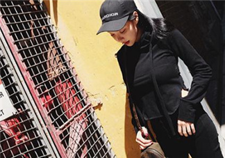 黑色衣服掉色屬于質(zhì)量問(wèn)題嗎？黑色衣服掉色嚴(yán)重怎么辦？