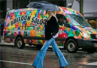 冬天喇叭褲配什么鞋子好看？冬天喇叭褲搭配鞋子圖片