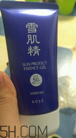 雪肌精防曬啫喱是化學(xué)防曬嗎？有刺激嗎？