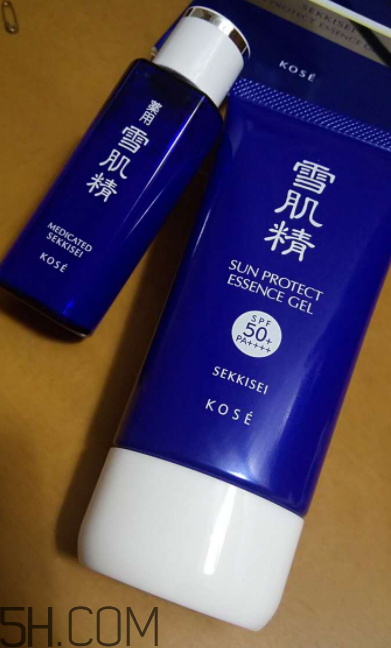 雪肌精防曬啫喱是化學(xué)防曬嗎？有刺激嗎？