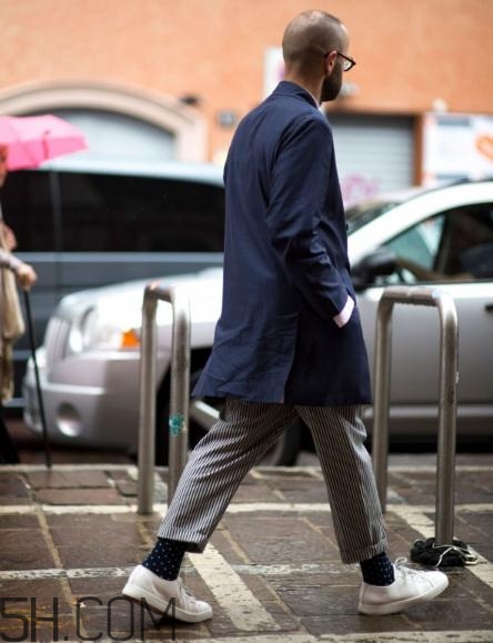 男士九分褲配什么鞋子好看？男士九分褲搭配鞋子圖片