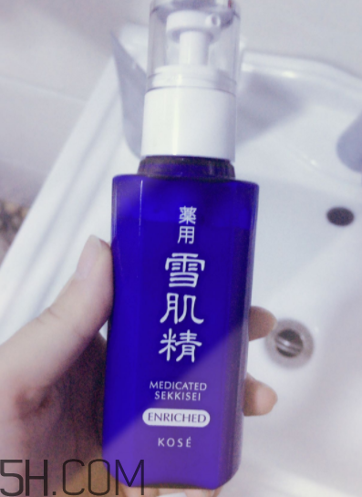 雪肌精盈潤乳液適合油皮嗎？適合夏季嗎？