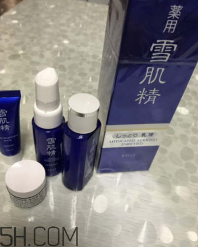 雪肌精盈潤乳液適合油皮嗎？適合夏季嗎？