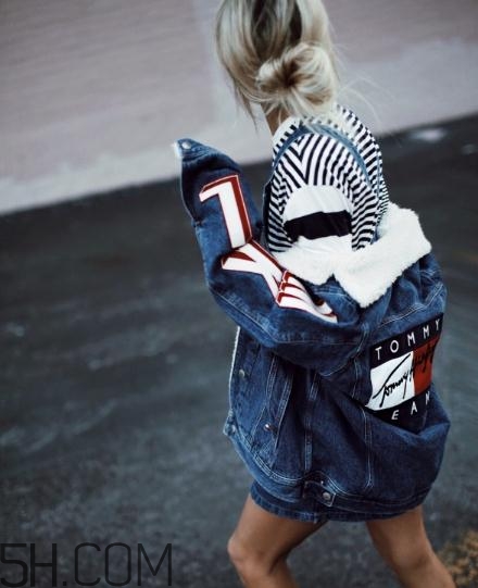 羊羔絨牛仔外套怎么搭配？羊羔絨牛仔外套搭配女