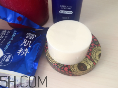 雪肌精泡沫洗顏皂適合干皮嗎？洗后緊繃嗎？