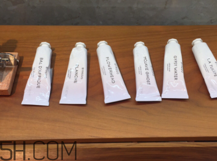 超好用的護(hù)手霜推薦 貝嫂說(shuō)她的包里絕不能沒有這支護(hù)手霜