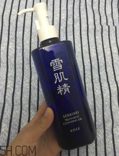 雪肌精卸妝油糊眼睛嗎？雪肌精卸妝油悶痘嗎？