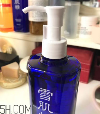 雪肌精卸妝油糊眼睛嗎？雪肌精卸妝油悶痘嗎？