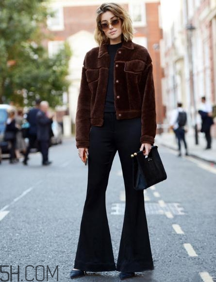 冬天喇叭褲配什么鞋子好看？冬天喇叭褲搭配鞋子圖片