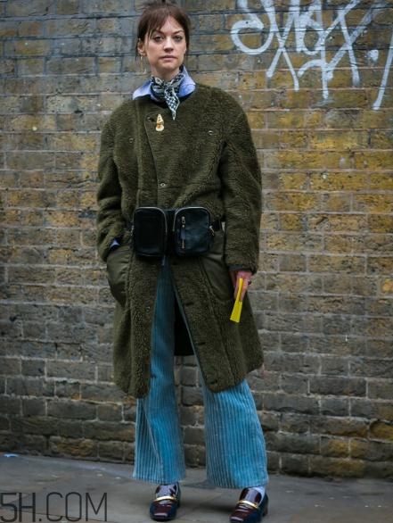 冬天喇叭褲配什么鞋子好看？冬天喇叭褲搭配鞋子圖片