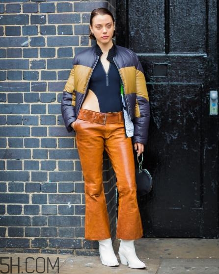 冬天喇叭褲配什么鞋子好看？冬天喇叭褲搭配鞋子圖片