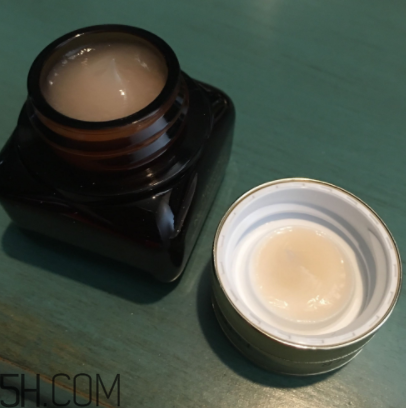 雅詩(shī)蘭黛小棕瓶眼霜每次用多少毫升？每次用量多少？