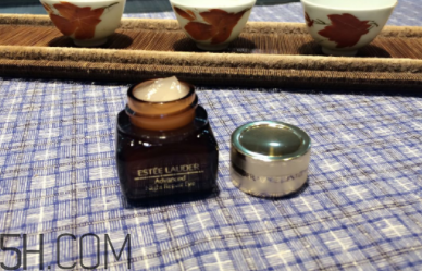 雅詩(shī)蘭黛小棕瓶眼霜每次用多少毫升？每次用量多少？