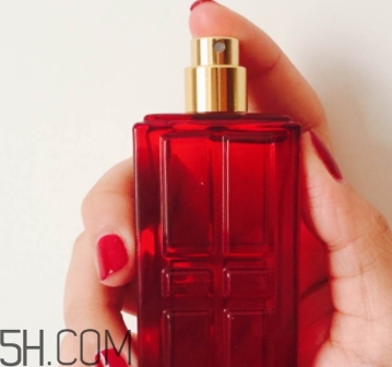 伊麗莎白雅頓紅門香水適合什么年齡？