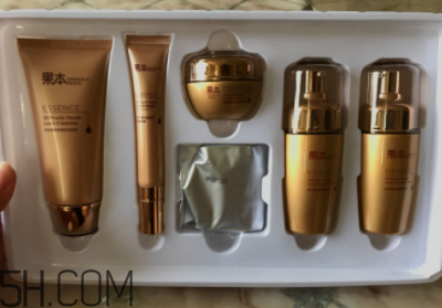 詩婷露雅青春鎖禮盒有什么？什么功效？