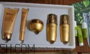 詩婷露雅青春鎖禮盒有什么？什么功效？