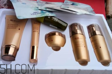 詩婷露雅青春鎖禮盒有什么？什么功效？