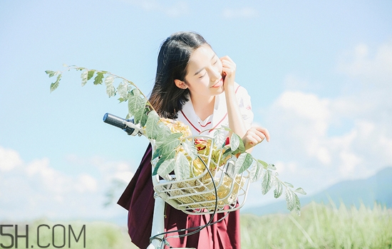 fancl卸妝油和植村秀卸妝油哪個(gè)好用？卸妝油可以卸指甲油嗎？