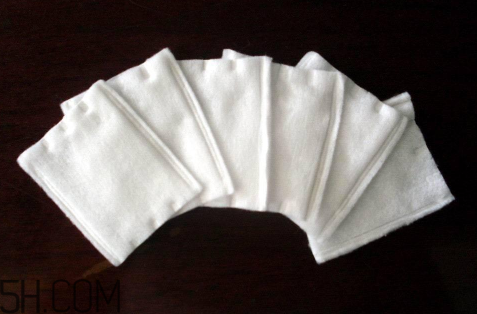 薄的卸妝棉為什么不適合卸妝？敏感肌使用卸妝油的注意事項(xiàng)