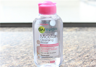 卡尼爾卸妝水粉水還是藍(lán)水好？自然堂素顏霜需要卸妝嗎？