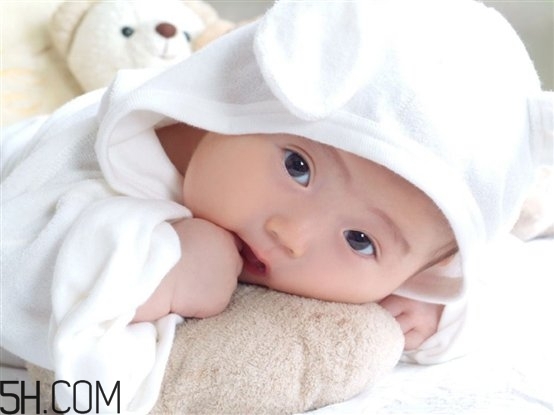 寶寶大便顏色是綠色的怎么辦？寶寶意外燙傷了怎樣處理？