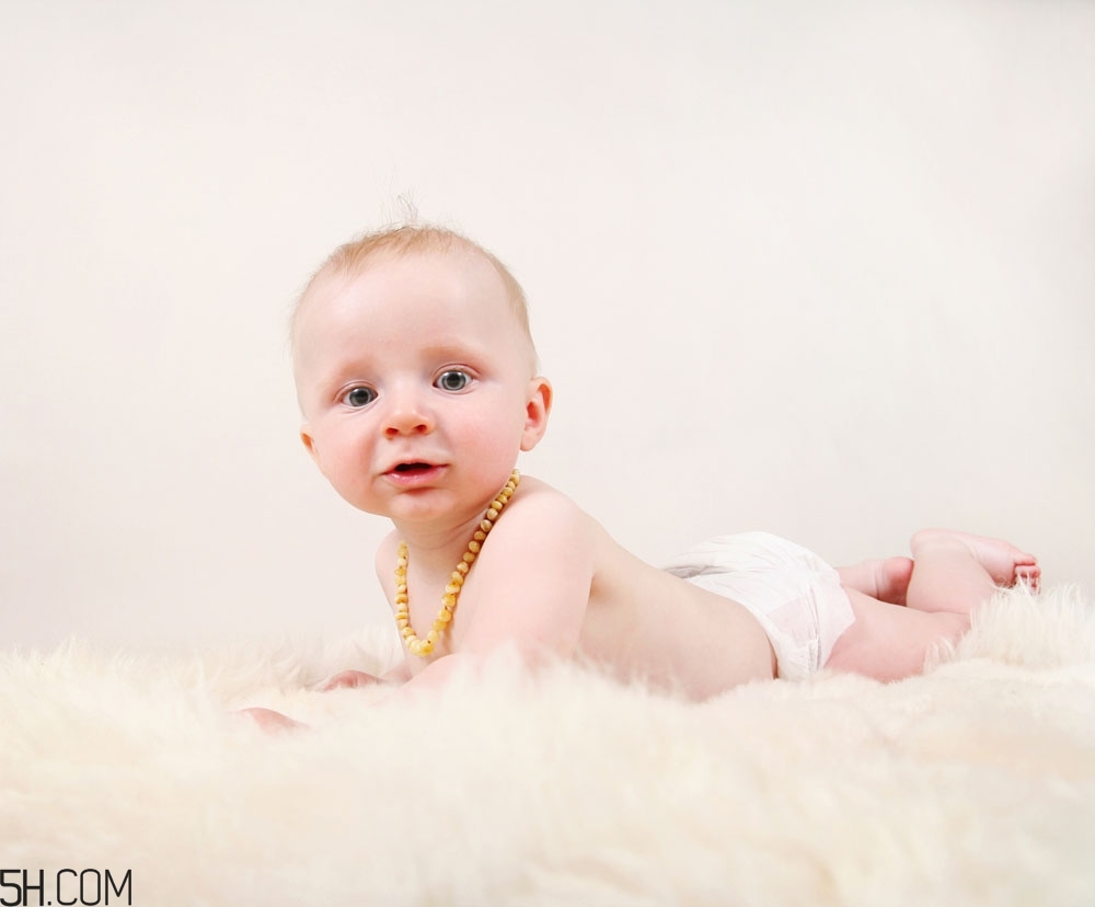 寶寶大便顏色是綠色的怎么辦？寶寶意外燙傷了怎樣處理？