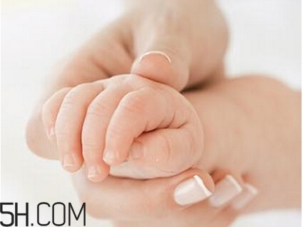 寶寶大便顏色是綠色的怎么辦？寶寶意外燙傷了怎樣處理？